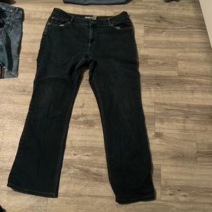SIZE 2 REG but feels like 13-14